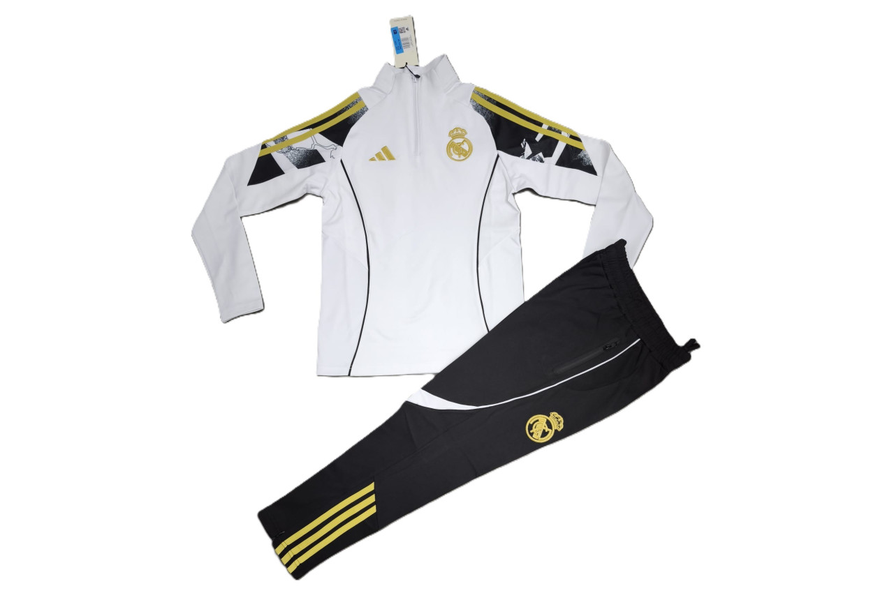 8444 Детски футболен екип тренировъчен Real Madrid бяло черно и златисто