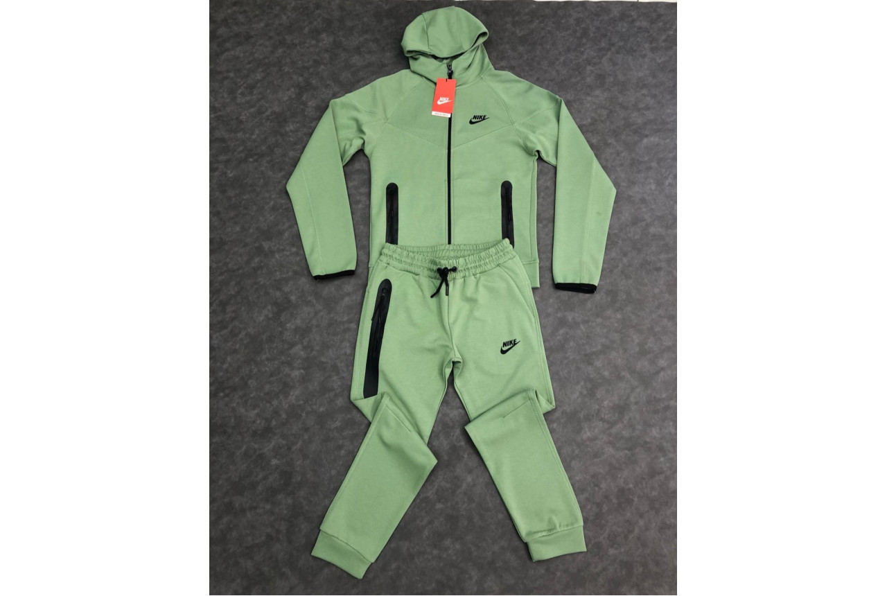 8346 Детски екип Tech Fleece 